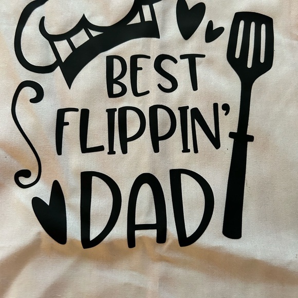 White Apron with 'Best Flippin' Dad' Design- great present for the man barbecuer - Picture 2 of 6
